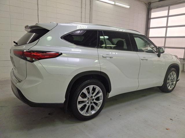 used 2023 Toyota Highlander car, priced at $33,800