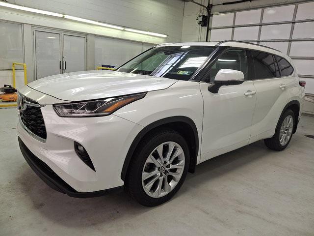 used 2023 Toyota Highlander car, priced at $33,800