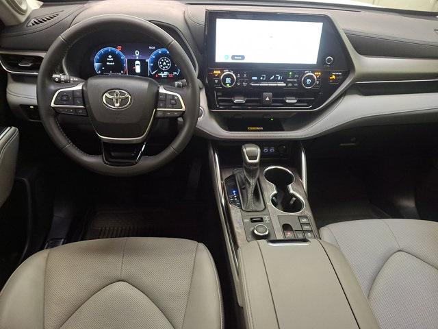 used 2023 Toyota Highlander car, priced at $33,800