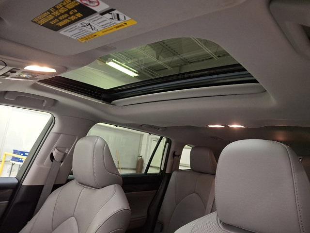 used 2023 Toyota Highlander car, priced at $33,800