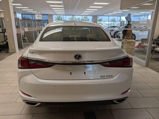 new 2025 Lexus ES 350 car, priced at $50,494