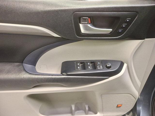 used 2019 Toyota Highlander car, priced at $25,600