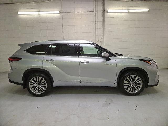 used 2021 Toyota Highlander Hybrid car, priced at $36,600