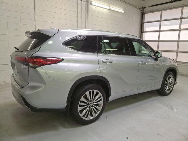 used 2021 Toyota Highlander Hybrid car, priced at $36,600
