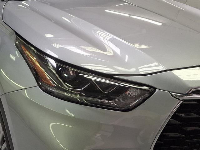 used 2021 Toyota Highlander Hybrid car, priced at $36,600