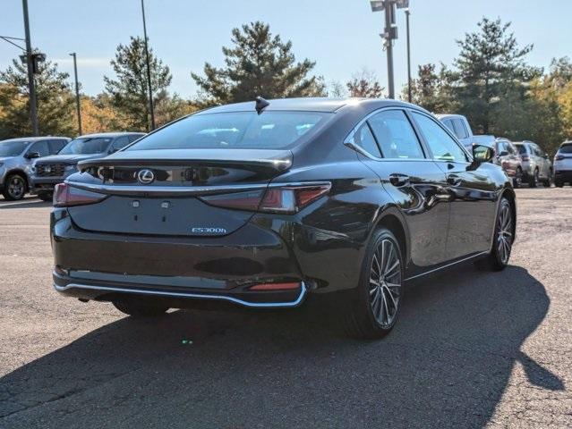 new 2025 Lexus ES 300h car, priced at $49,610