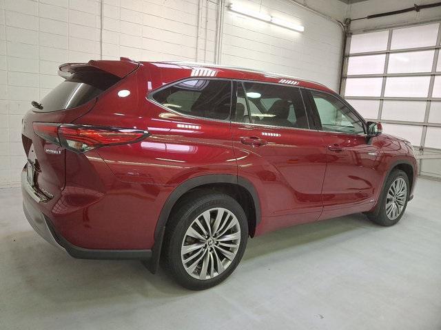 used 2021 Toyota Highlander Hybrid car, priced at $39,100