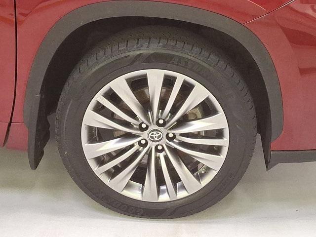 used 2021 Toyota Highlander Hybrid car, priced at $39,100