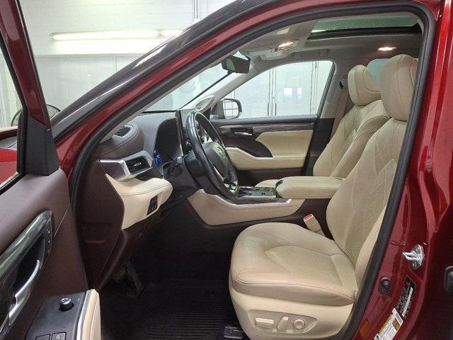 used 2021 Toyota Highlander Hybrid car, priced at $39,100