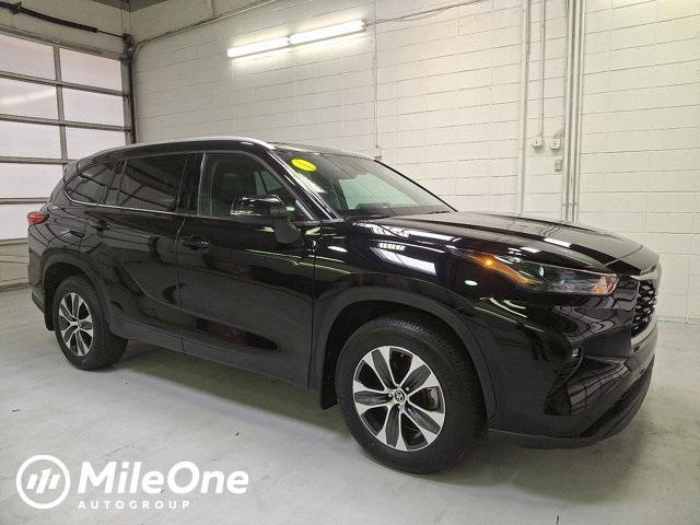 used 2022 Toyota Highlander car, priced at $39,100