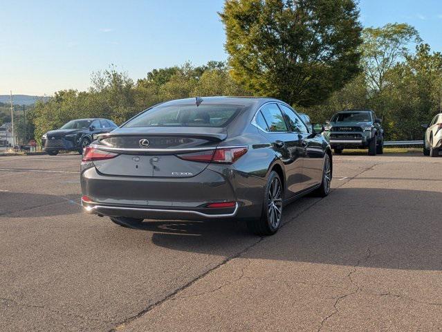 new 2025 Lexus ES 300h car, priced at $48,763