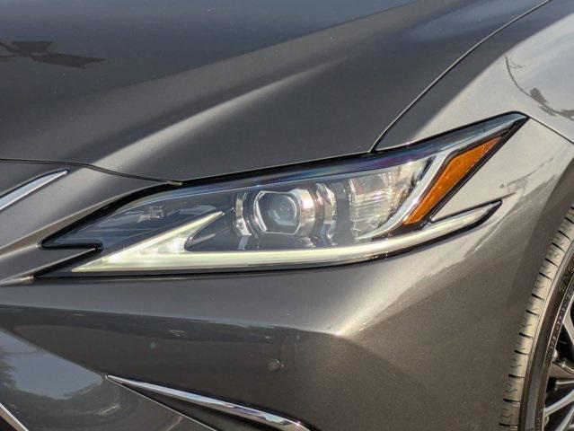 new 2025 Lexus ES 300h car, priced at $48,763