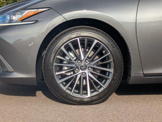 new 2025 Lexus ES 300h car, priced at $48,763