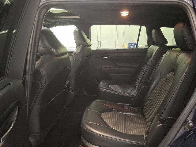 used 2021 Toyota Highlander car, priced at $33,100