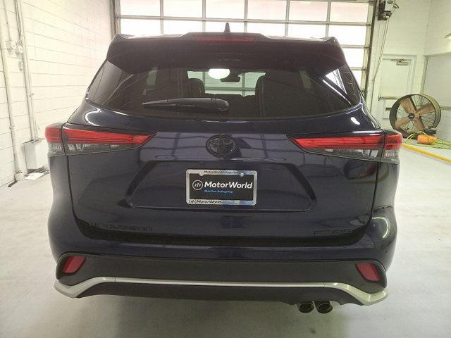 used 2021 Toyota Highlander car, priced at $33,100