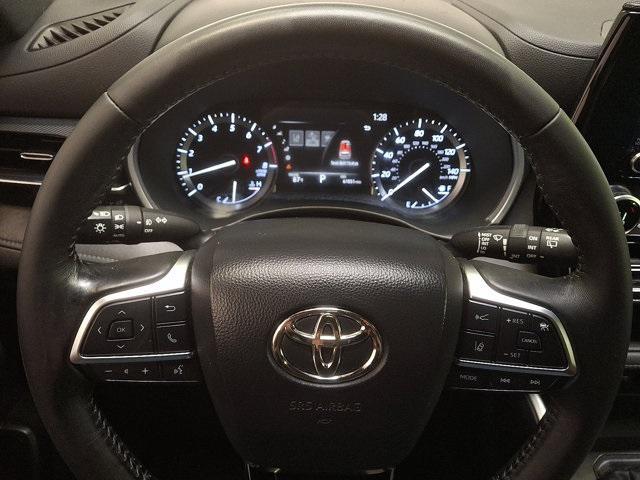 used 2021 Toyota Highlander car, priced at $33,100
