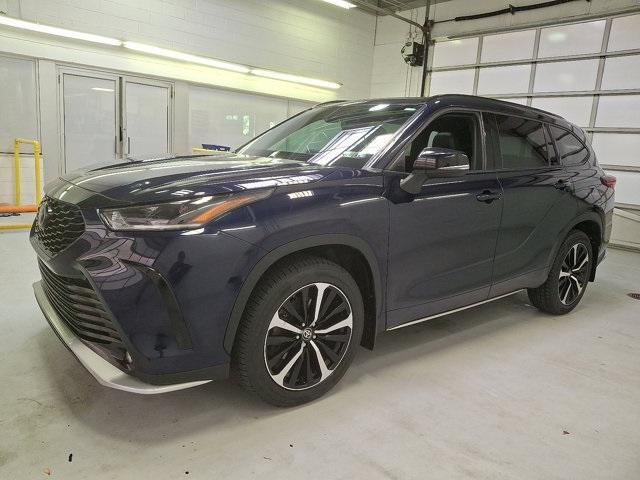 used 2021 Toyota Highlander car, priced at $33,100