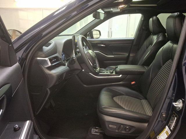 used 2021 Toyota Highlander car, priced at $33,100
