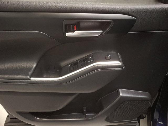 used 2021 Toyota Highlander car, priced at $33,100