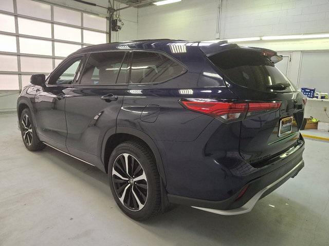 used 2021 Toyota Highlander car, priced at $33,100