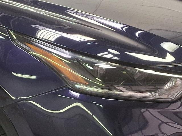 used 2021 Toyota Highlander car, priced at $33,100