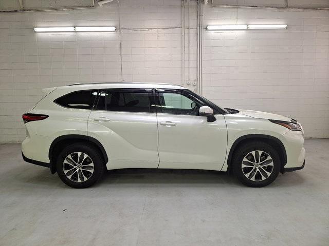 used 2021 Toyota Highlander car, priced at $33,000