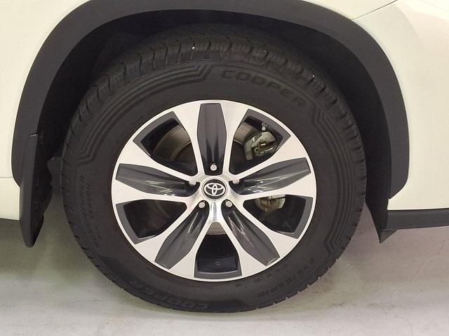 used 2021 Toyota Highlander car, priced at $33,000