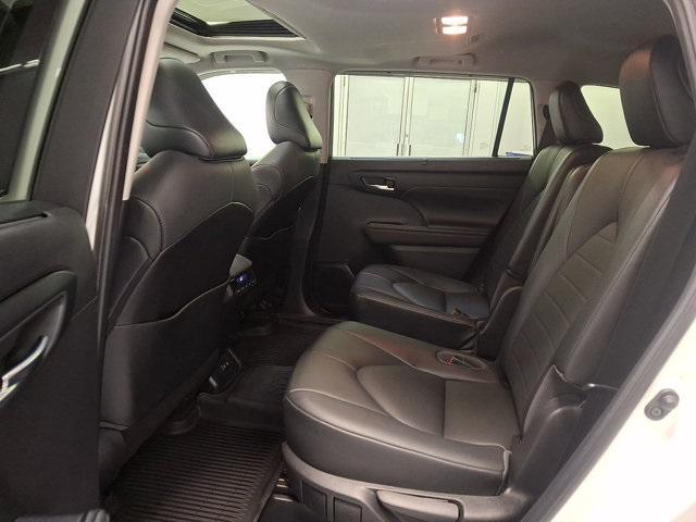 used 2021 Toyota Highlander car, priced at $33,000