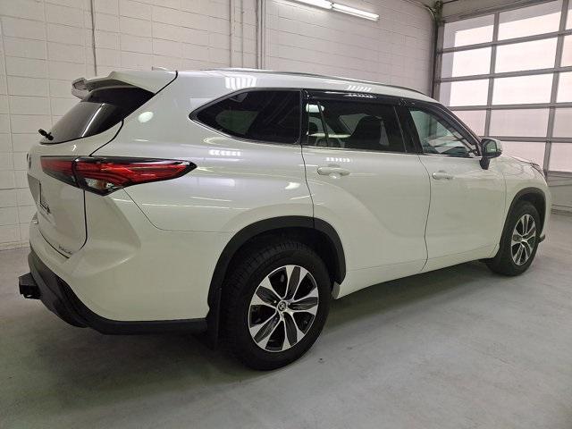 used 2021 Toyota Highlander car, priced at $33,000