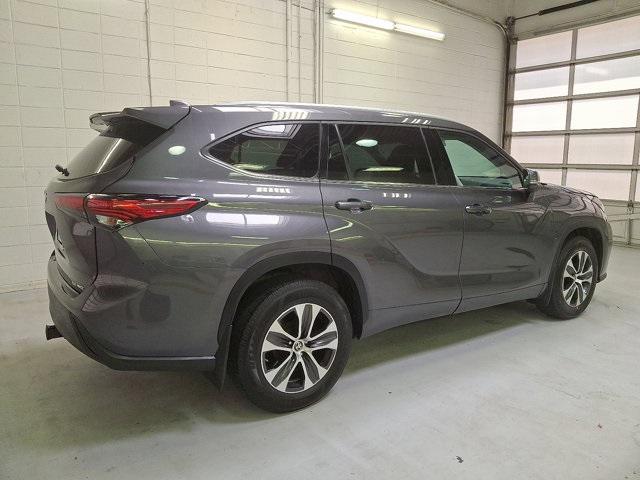 used 2022 Toyota Highlander car, priced at $34,600