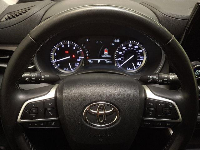 used 2022 Toyota Highlander car, priced at $34,600