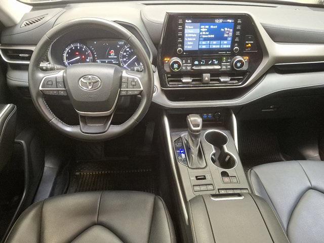 used 2022 Toyota Highlander car, priced at $34,600