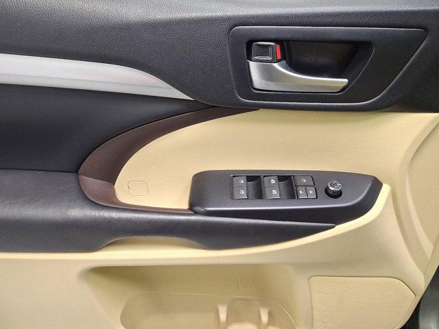 used 2018 Toyota Highlander car, priced at $25,900