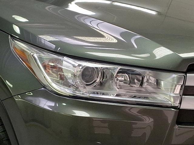 used 2018 Toyota Highlander car, priced at $25,900