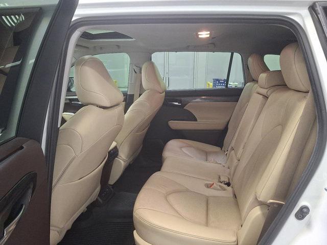 used 2021 Toyota Highlander car, priced at $33,400