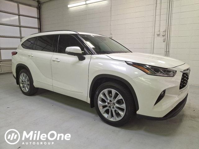 used 2021 Toyota Highlander car, priced at $33,400