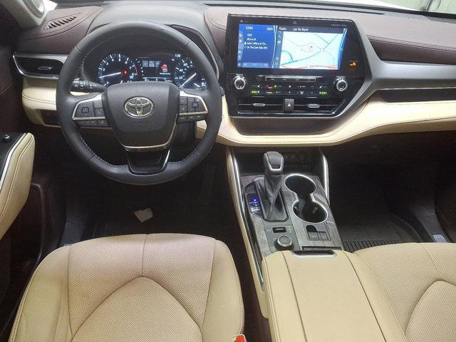 used 2021 Toyota Highlander car, priced at $33,400