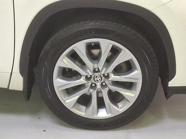 used 2021 Toyota Highlander car, priced at $33,400