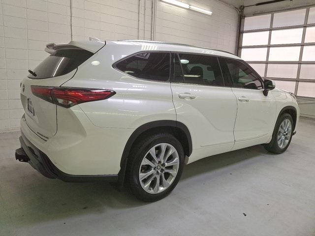 used 2021 Toyota Highlander car, priced at $33,400