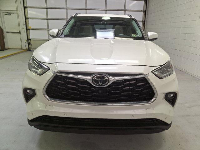 used 2021 Toyota Highlander car, priced at $33,400