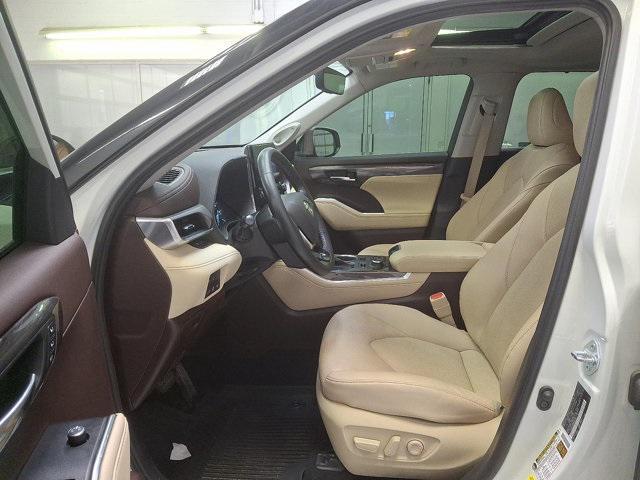 used 2021 Toyota Highlander car, priced at $33,400