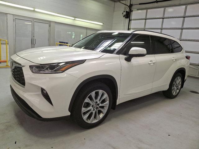 used 2021 Toyota Highlander car, priced at $33,400