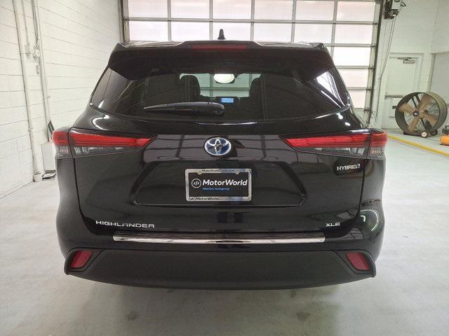 used 2020 Toyota Highlander Hybrid car, priced at $30,900