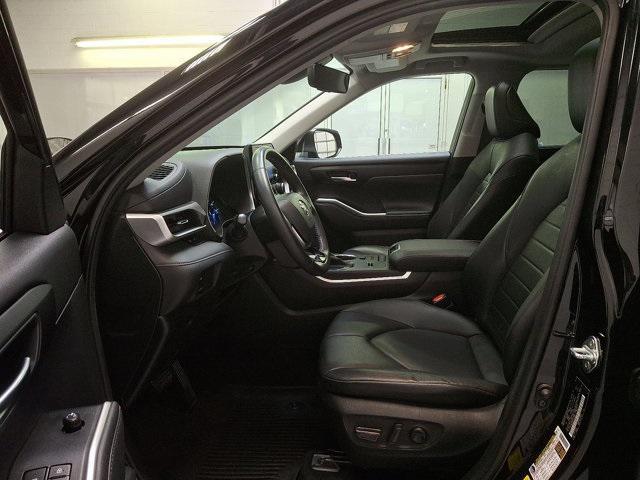 used 2020 Toyota Highlander Hybrid car, priced at $30,900