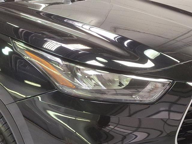 used 2020 Toyota Highlander Hybrid car, priced at $30,900