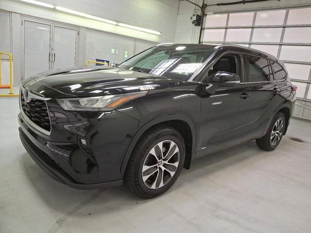 used 2020 Toyota Highlander Hybrid car, priced at $30,900
