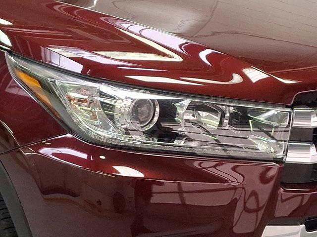 used 2019 Toyota Highlander car, priced at $31,300
