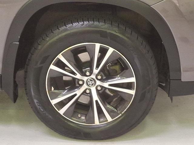 used 2019 Toyota Highlander car, priced at $22,400