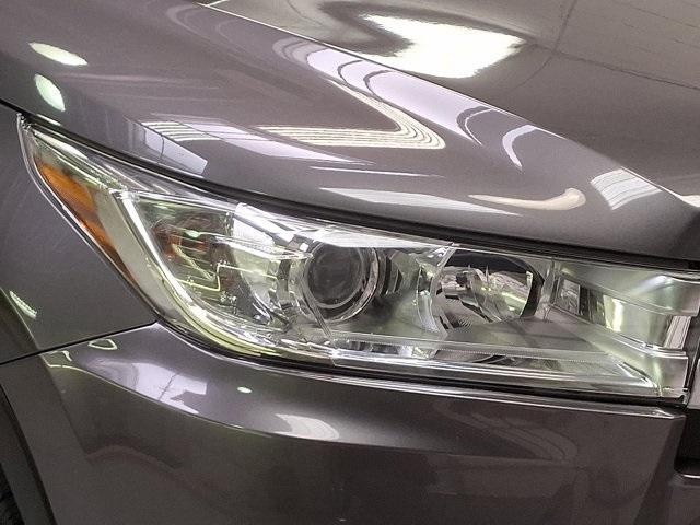 used 2019 Toyota Highlander car, priced at $22,400