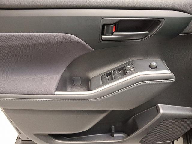 used 2022 Toyota Highlander car, priced at $33,900